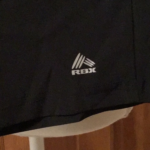 NWT: Activewear Woven Short w/Back Zip Pocket - Picture 3 of 4